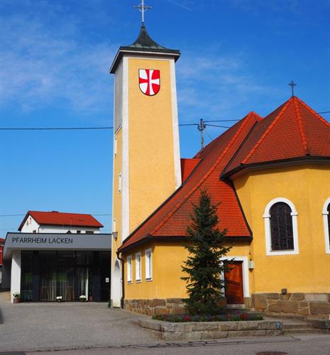 Pfarrheim und Kirche